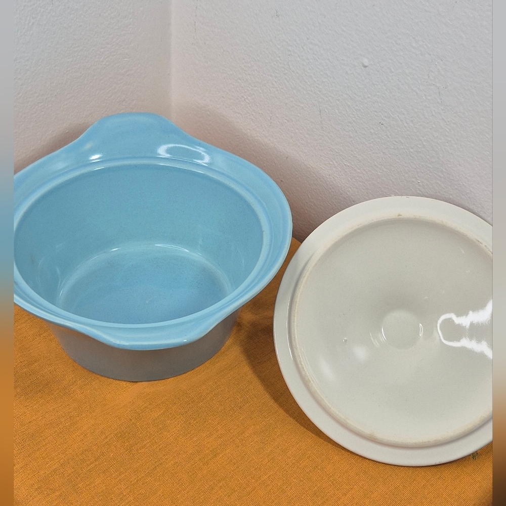 Cameron Clay Scandia Oven Proof Covered Casserole Dish Light Blue 1 qt MCM - Picture 7 of 12
